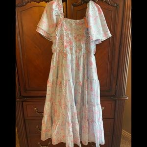 Flowing dress!!! Beautiful!!!